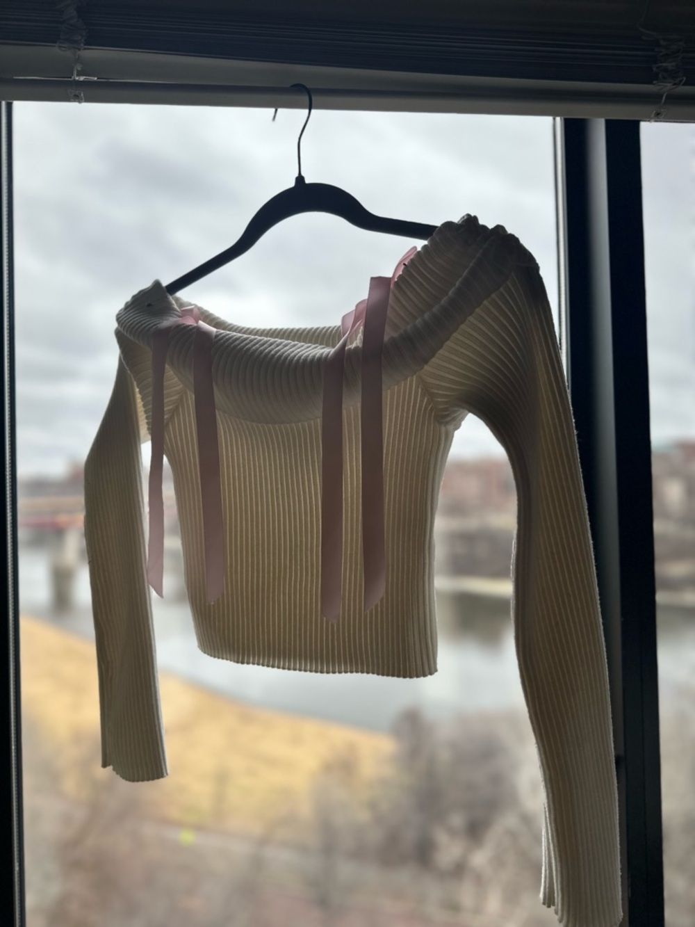 Off-Shoulder Ribbed Crop Top with Pink Ribbon Ties - Picture 4 of 4